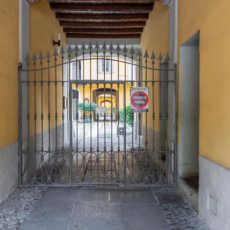 Via Farini 2 * Milán