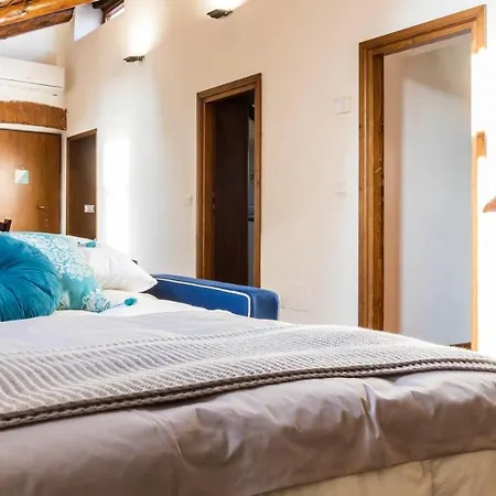 Altido Charming Flat For 6 In Historic Carrobbio Апартаменты *