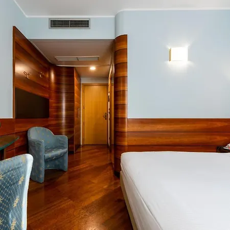 Mirage Sure Collection By Western Hotel