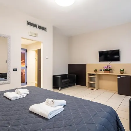 Sechi With Parking Mailand