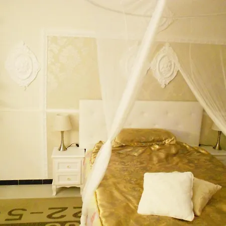 In Private Basement In Shared Guest house *