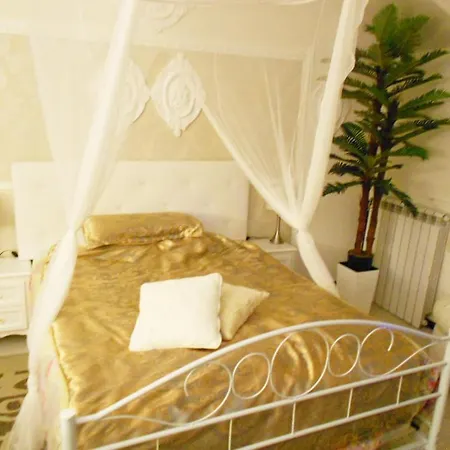 Guest house In Private Basement In Shared