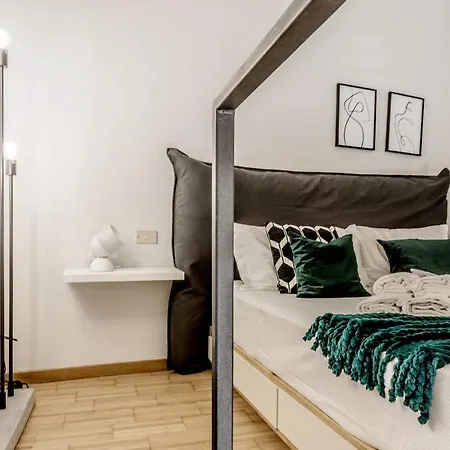 Modern Simplicity In Centre Apartment