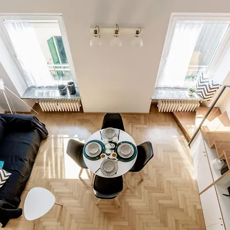 Apartment Modern Simplicity In Centre Milan