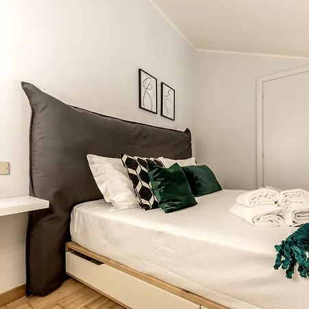 Modern Simplicity In Centre * Milan