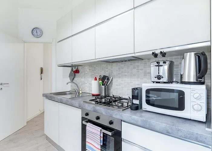 Hotel Piazza De Angeli M1 Comfortable Flat With Balcony