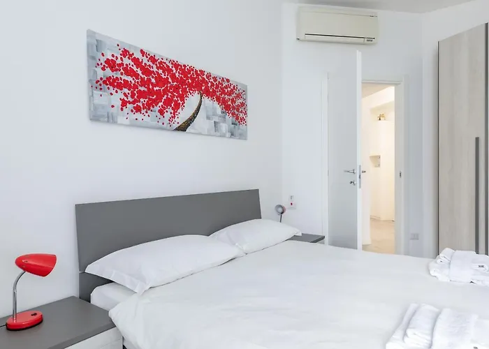 Piazza De Angeli M1 Comfortable Flat With Balcony * Milão