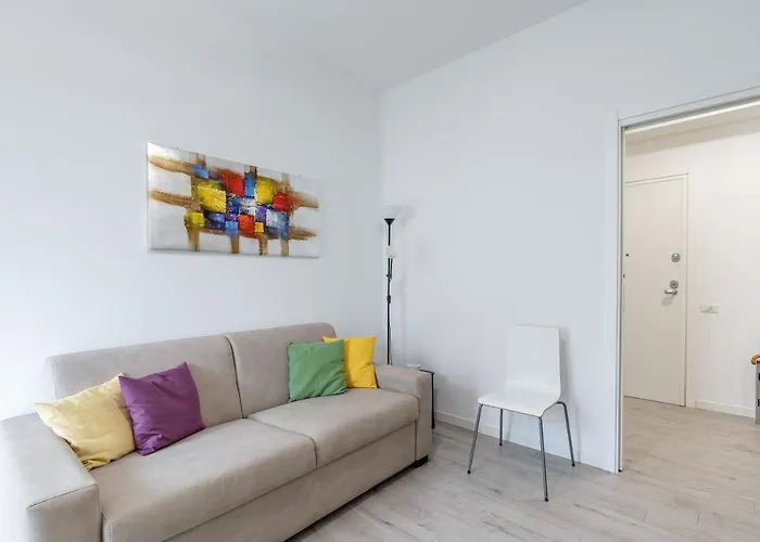 Hotel Piazza De Angeli M1 Comfortable Flat With Balcony *