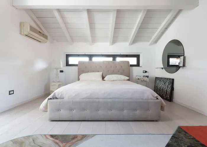 Unique 4 Storey House On Naviglio 4bd, 4bt *