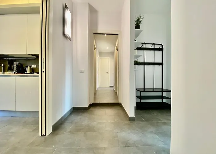 Апартаменты Bright 4-bedroom Near San Siro *