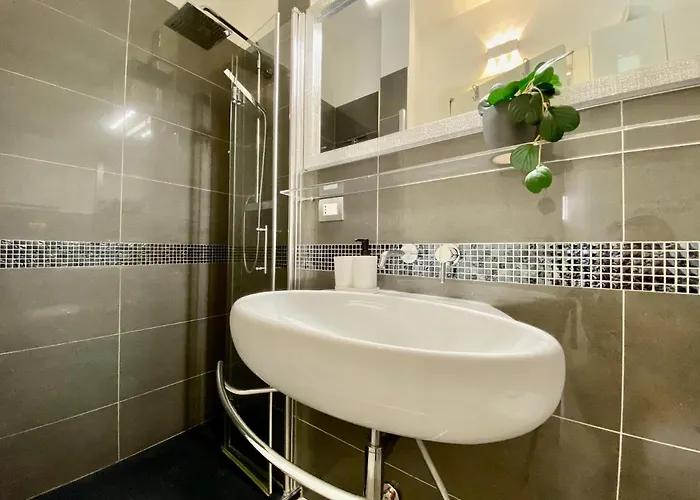 Bright 4-bedroom Near San Siro * Милан