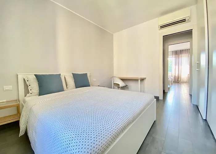 Апартаменты Bright 4-bedroom Near San Siro *