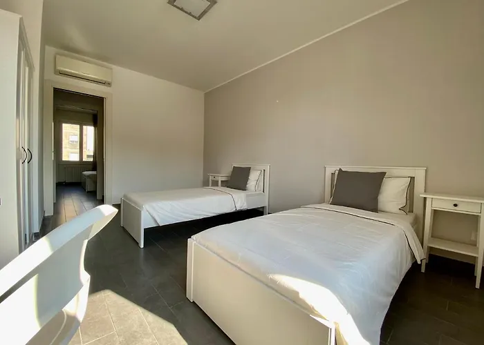 Bright 4-bedroom Near San Siro Апартаменты *