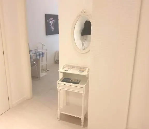 Smart Station Apartment *