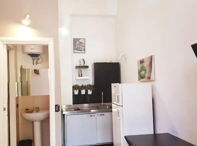 Smart Station Apartment *