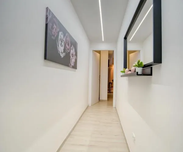 Suzzani 273 * Milano