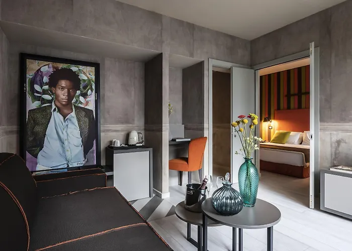 Hotell Fifty House 5*