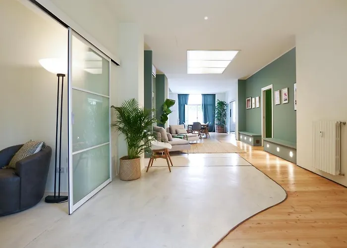 Prestige Boutique Homes - Exlcusive Apartament Garden & Pool Apartment