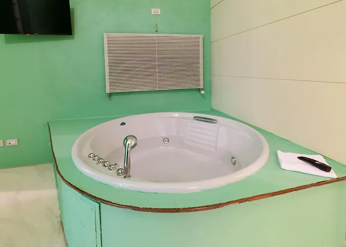 Prestige Boutique Homes - Exlcusive Apartament Garden & Pool * Milan