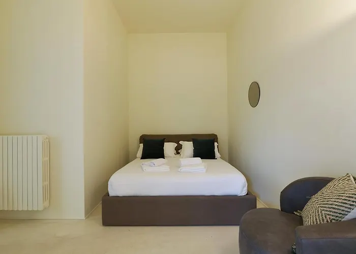 Prestige Boutique Homes - Exlcusive Apartament Garden & Pool Apartment