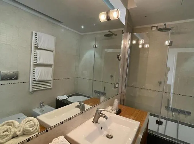 Hotel Ih *