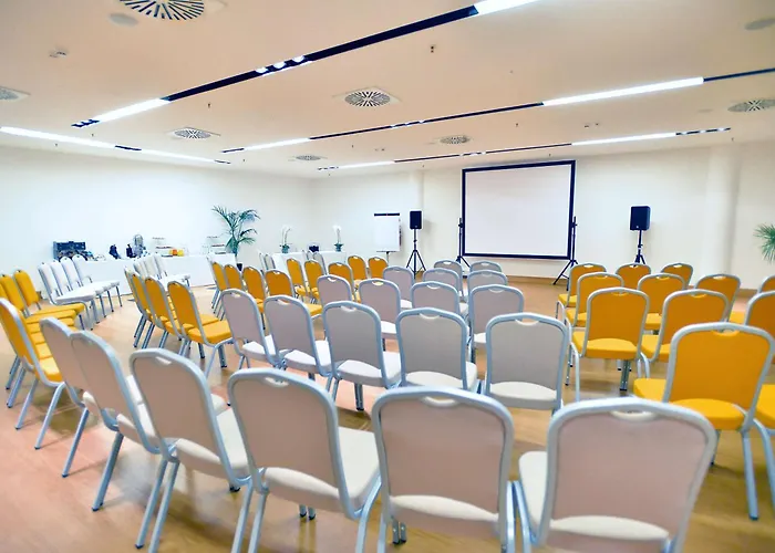 Hilton Garden North 4*