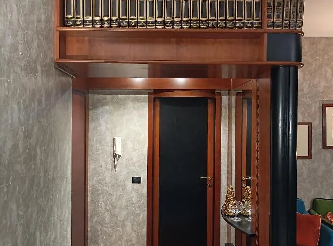 Elegant Apartment For 4 - Metro 5 Min - Duomo 10 Min - Milano Apartment Milan