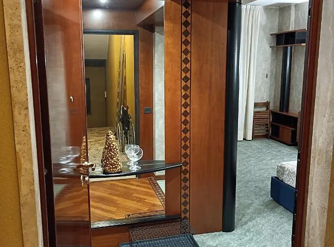 Elegant Apartment For 4 - Metro 5 Min - Duomo 10 Min - Milano *