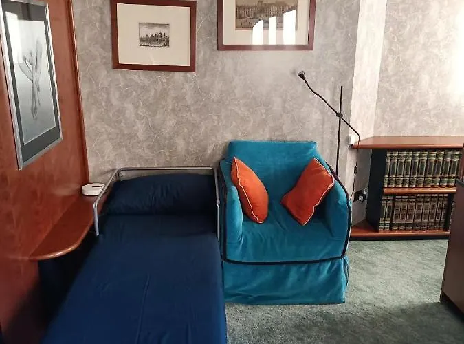 Elegant Apartment For 4 - Metro 5 Min - Duomo 10 Min - Milano *