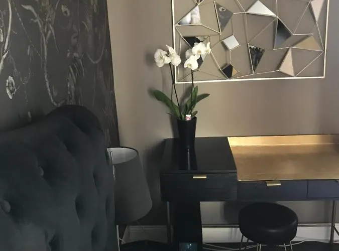 Lippi 42 With Private Garden Milan