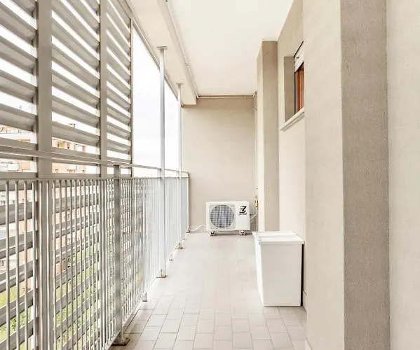 Luminoso Attico Con Garage Gratis Vicino Al Duomo E Allo Ieo Apartmán