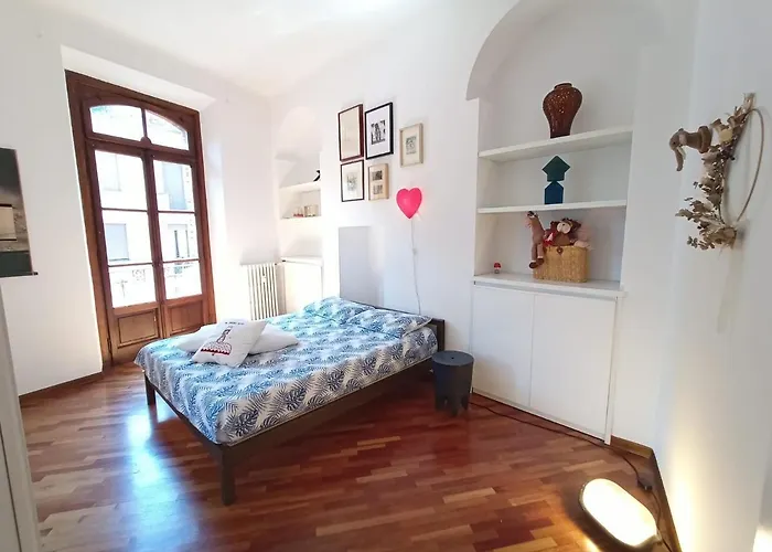 Charming Design Into Navigli District 아파트 *