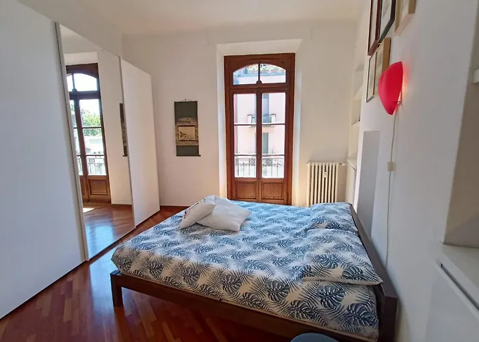 Charming Design Into Navigli District 밀라노