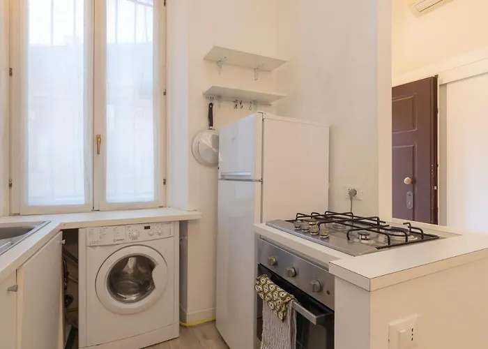 公寓 New Flat Crocetta 2 *