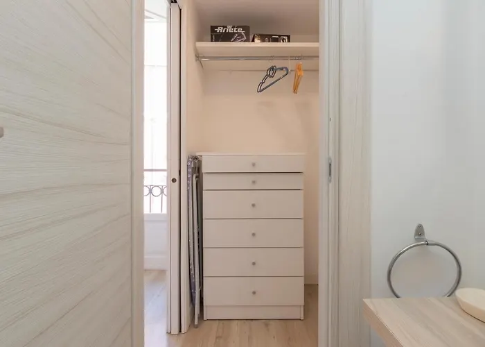 公寓 New Flat Crocetta 2 *