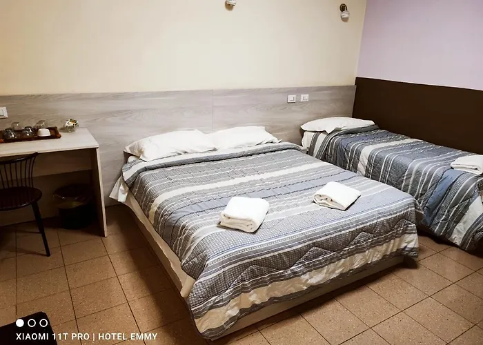 Emmy Hotel *