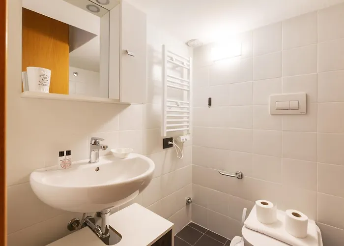 Guesthost - Apts Milano-corso Magenta Milão