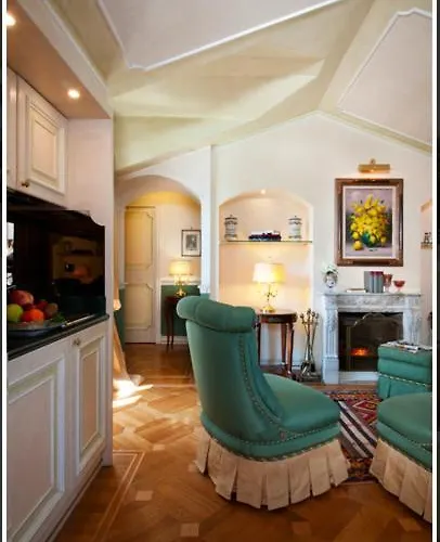 Petit Palais De Charme Hotel 4*