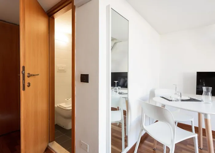 Guesthost - Apts Milano-corso Magenta Milão