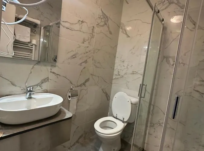 Hotel Midway 3*