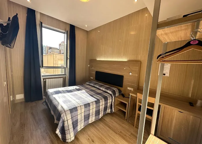 Hotel Midway 3*