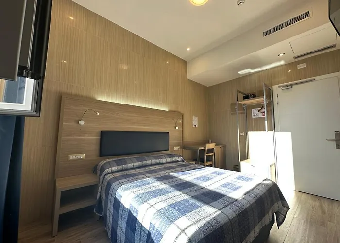 Hotel Midway 3*