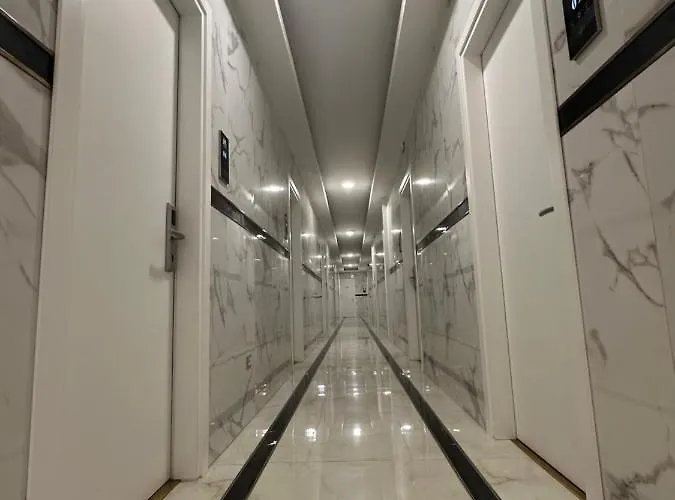 Hotel Midway 3*