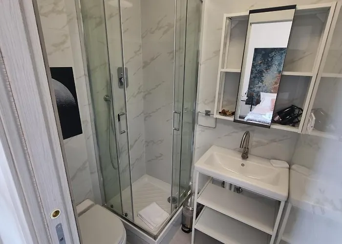 Casa Storica Piazza 5 Giornate Guest house