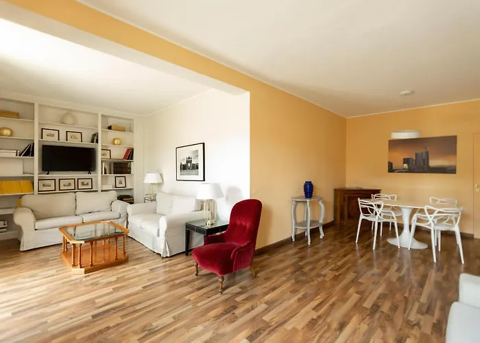 Montenapoleone - Sant Andrea Charme Penthouse Apartment