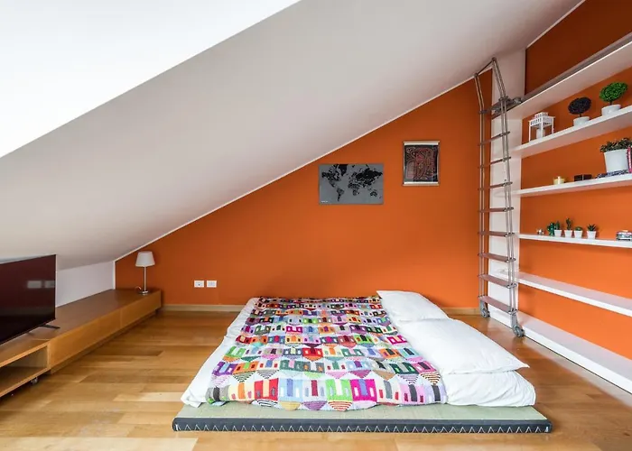 The Orange Attic - Navigli Area Apartamento Milão