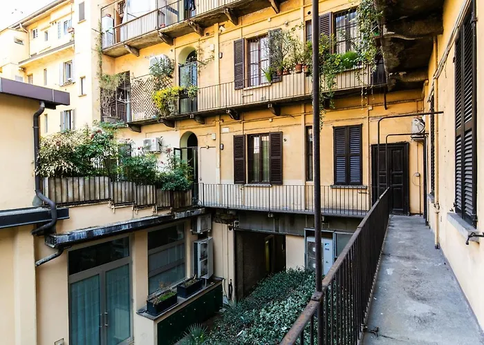 Artstay Exclusive Near Train Metro, Parking