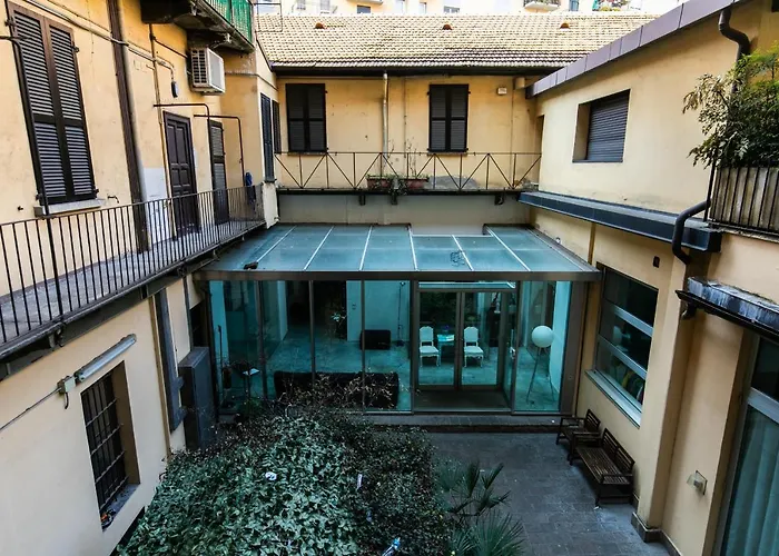 Artstay Exclusive Near Train Metro, Parking