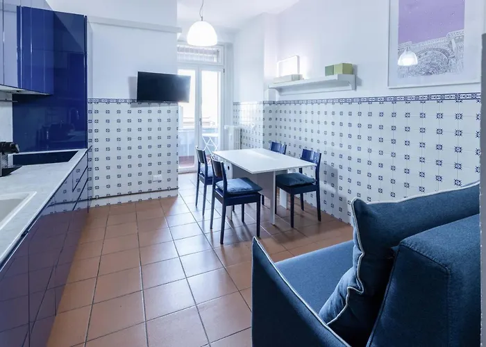 Flat 5 Min From Duomo With Park For Small Cars 밀라노