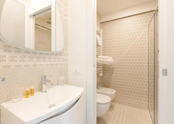 Guesthost - Renovated Apts דירה מילאנו